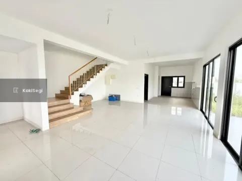 CORNER LOT SERENIA, SEPANG - LUAS SANGAT!!