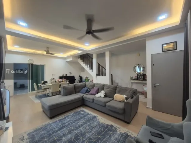 "Puas Hati Tengok Laman Luas Macam Ni! Corner Lot 2 Tingkat Nilai Impian, Tinggal Masuk Cuci Kaki!"