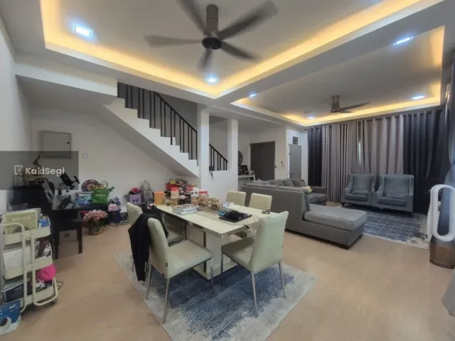 "Puas Hati Tengok Laman Luas Macam Ni! Corner Lot 2 Tingkat Nilai Impian, Tinggal Masuk Cuci Kaki!"