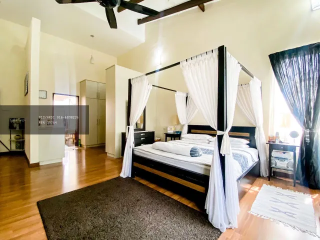 Banglo 5 bilik tidur. di Bangi, Selangor. Keluasan bina 4,580 sqft. Pegangan Bebas/Hakmilik Individu. Dijual pada harga RM 1,800,000.