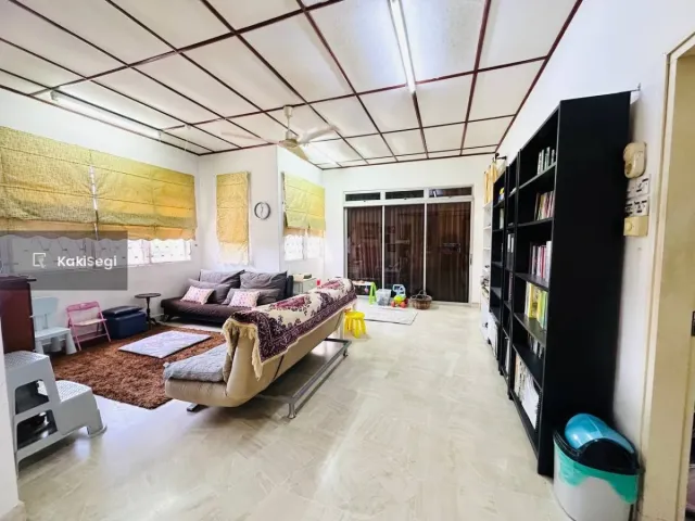 Bungalow Luas 7k+ sqft Seksyen 11 Shah Alam, Cantik Siap Renovate & Well Maintained