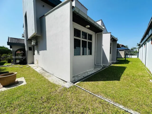 Bungalow Luas 7k+ sqft Seksyen 11 Shah Alam, Cantik Siap Renovate & Well Maintained