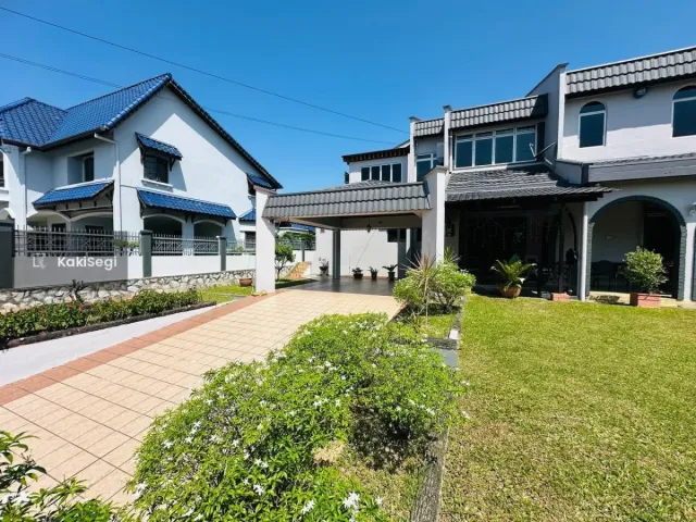Bungalow Luas 7k+ sqft Seksyen 11 Shah Alam, Cantik Siap Renovate & Well Maintained