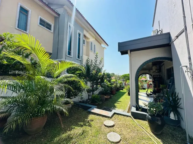 Bungalow Luas 7k+ sqft Seksyen 11 Shah Alam, Cantik Siap Renovate & Well Maintained