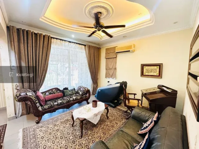 Bungalow Luas 7k+ sqft Seksyen 11 Shah Alam, Cantik Siap Renovate & Well Maintained
