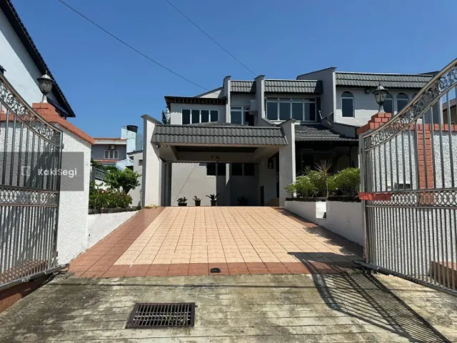 Bungalow Luas 7k+ sqft Seksyen 11 Shah Alam, Cantik Siap Renovate & Well Maintained