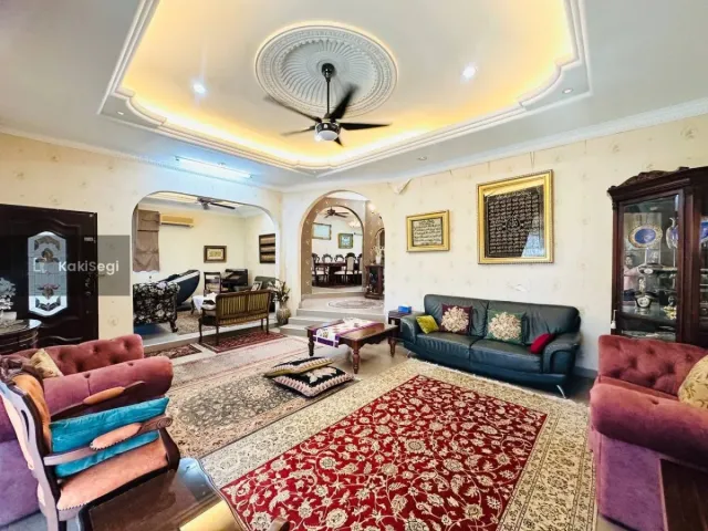 Bungalow Luas 7k+ sqft Seksyen 11 Shah Alam, Cantik Siap Renovate & Well Maintained