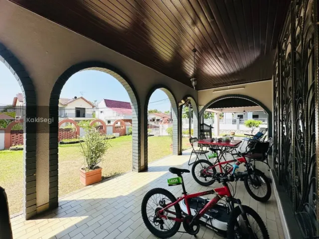 Bungalow Luas 7k+ sqft Seksyen 11 Shah Alam, Cantik Siap Renovate & Well Maintained
