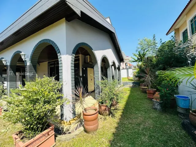 Bungalow Luas 7k+ sqft Seksyen 11 Shah Alam, Cantik Siap Renovate & Well Maintained