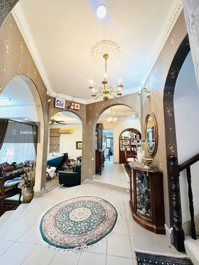 Bungalow Luas 7k+ sqft Seksyen 11 Shah Alam, Cantik Siap Renovate & Well Maintained