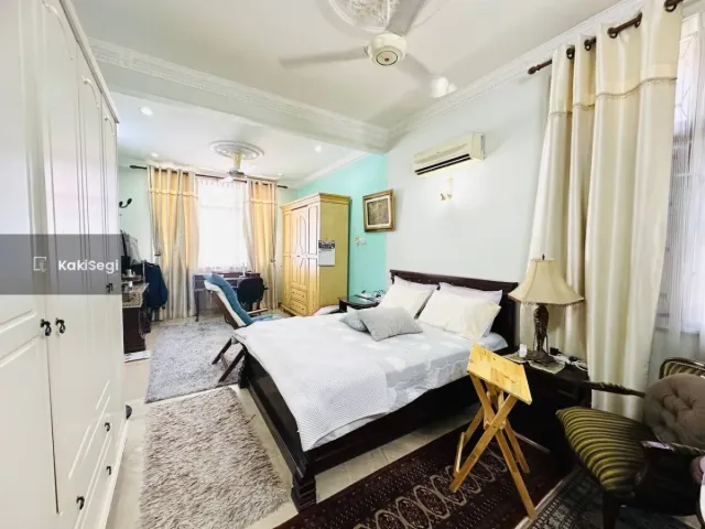 Bungalow Luas 7k+ sqft Seksyen 11 Shah Alam, Cantik Siap Renovate & Well Maintained