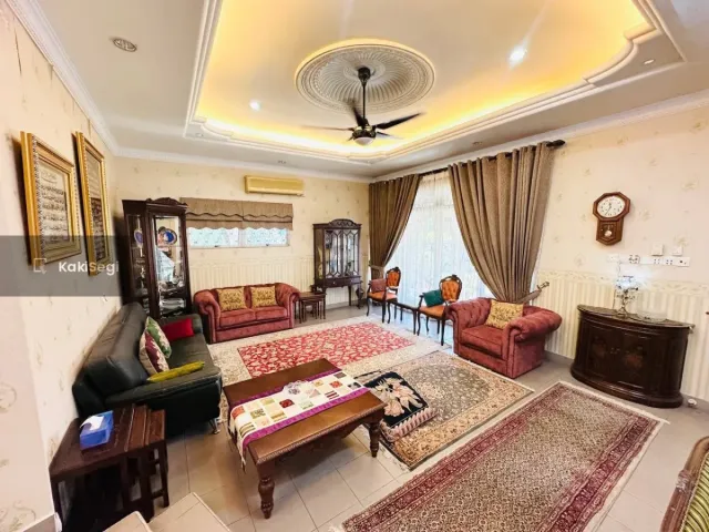 Bungalow Luas 7k+ sqft Seksyen 11 Shah Alam, Cantik Siap Renovate & Well Maintained