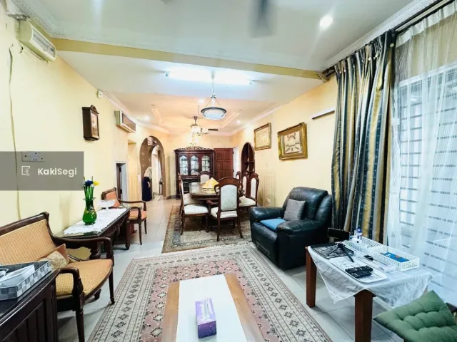 Bungalow Luas 7k+ sqft Seksyen 11 Shah Alam, Cantik Siap Renovate & Well Maintained