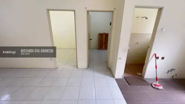 Rumah 1 Tingkat 3 bilik tidur. di Taman Jasmin Senawang, Negeri Sembilan. Keluasan bina 1,200 sqft. Pegangan Pajakan/Lot Bumiputera. Dijual pada harga RM 300,000.