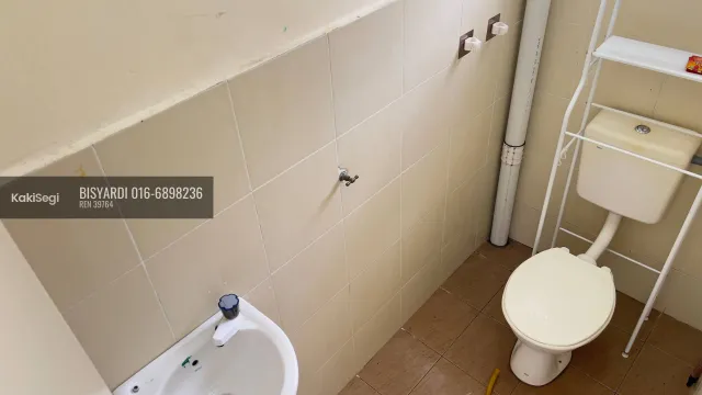 Rumah 1 Tingkat 3 bilik tidur. di Taman Jasmin Senawang, Negeri Sembilan. Keluasan bina 1,200 sqft. Pegangan Pajakan/Lot Bumiputera. Dijual pada harga RM 300,000.