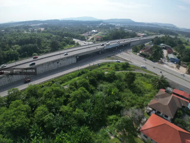 REBUT SEBELUM TERLEPAS! Tanah Tepi Flyover Dengkil – Tepi Jalan Utama, Harga Bawah Pasar!