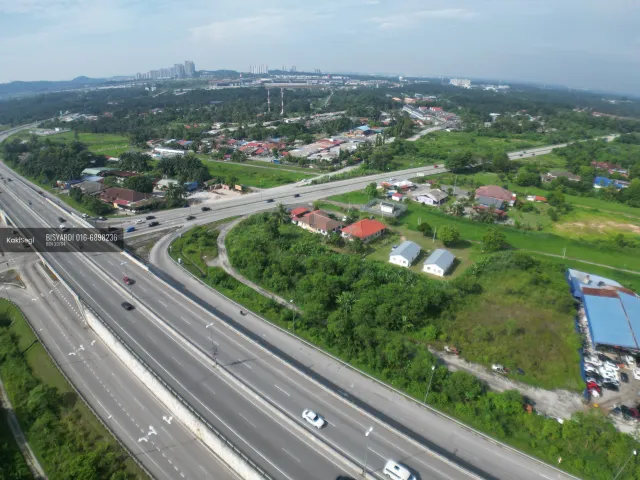 REBUT SEBELUM TERLEPAS! Tanah Tepi Flyover Dengkil – Tepi Jalan Utama, Harga Bawah Pasar!