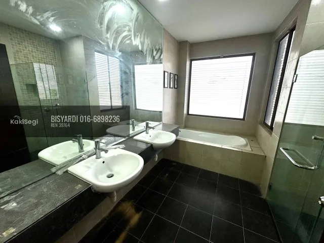 Stres Cari Rumah Luas? Banglo Corner Lot Ada Kolam Renang di Bukit Mahkota Kajang Ini Jawapannya! (Freehold & Gated)