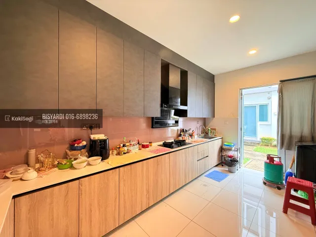 Rugi Lepas! Rumah Corner Lot Terbesar di Garden Homes Ebonylane Semenyih Untuk Dijual