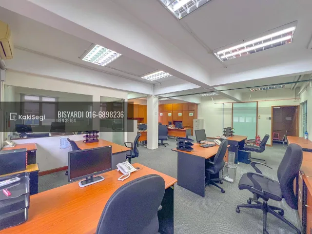 "Miliki Ruang Pejabat Gergasi 18k Sqft di Seksyen 13 Shah Alam – Siap Renovate & Approval, Lokasi Hot Tepi Stadium!"
