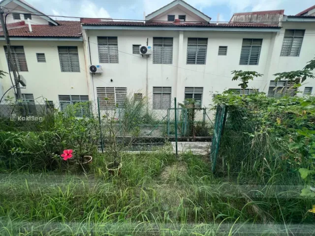 Rasa Tenang Ada Laman Sendiri! Teres 2 Tingkat Salak Perdana Sepang [Freehold & Extra 10ft Tanah]