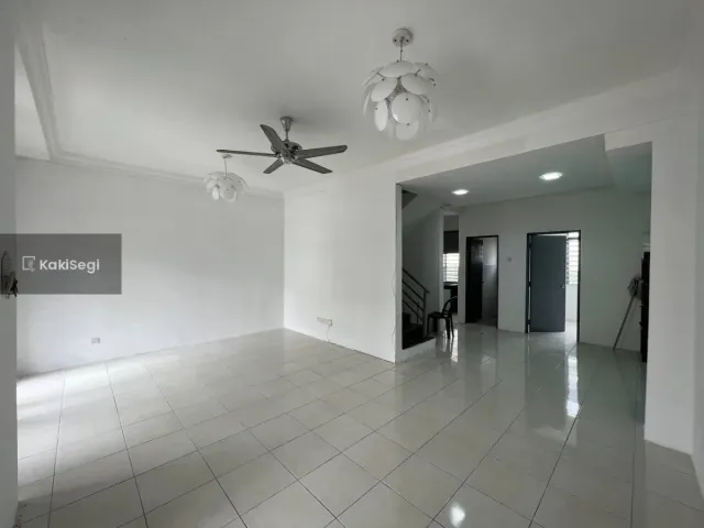 Rasa Tenang Ada Laman Sendiri! Teres 2 Tingkat Salak Perdana Sepang [Freehold & Extra 10ft Tanah]