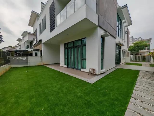 "Penat Dengan Kesesakan? Miliki Rumah Impian Sejati Residences Cyberjaya, Terus Depan Playground!"