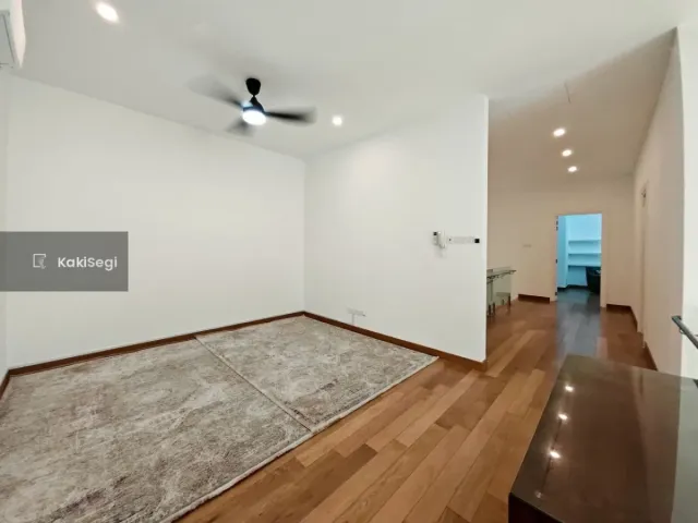 "Penat Dengan Kesesakan? Miliki Rumah Impian Sejati Residences Cyberjaya, Terus Depan Playground!"