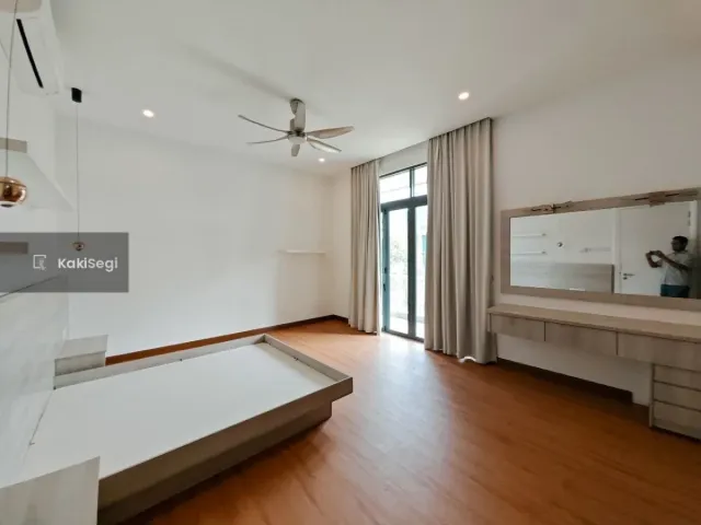 "Penat Dengan Kesesakan? Miliki Rumah Impian Sejati Residences Cyberjaya, Terus Depan Playground!"