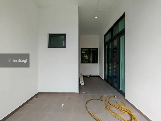 "Penat Dengan Kesesakan? Miliki Rumah Impian Sejati Residences Cyberjaya, Terus Depan Playground!"