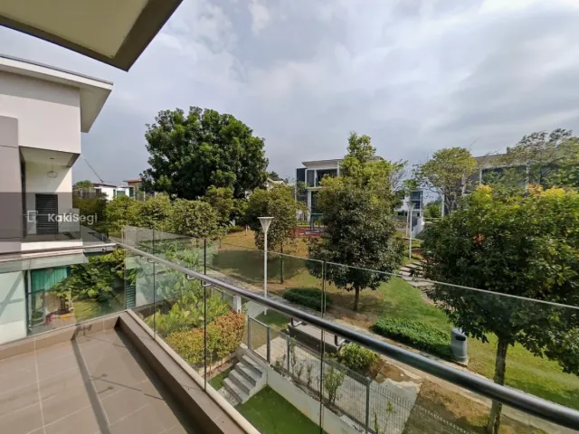 "Penat Dengan Kesesakan? Miliki Rumah Impian Sejati Residences Cyberjaya, Terus Depan Playground!"