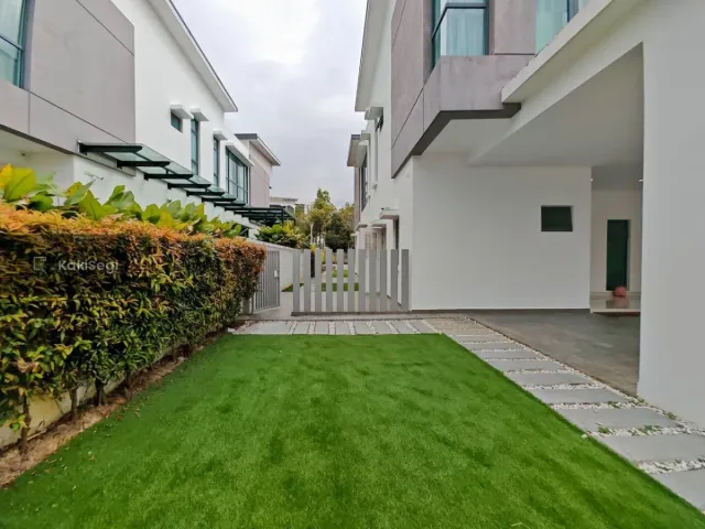 "Penat Dengan Kesesakan? Miliki Rumah Impian Sejati Residences Cyberjaya, Terus Depan Playground!"