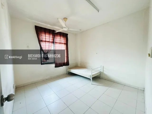 Tak Perlu Pening Lagi! Rumah Teres 5 Bilik di Bandar Baru Salak Tinggi Sepang, Laman Belakang Sangat Luas!