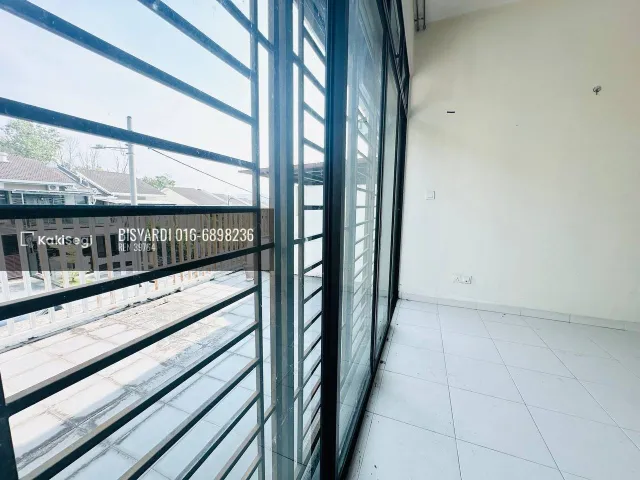 Tak Perlu Pening Lagi! Rumah Teres 5 Bilik di Bandar Baru Salak Tinggi Sepang, Laman Belakang Sangat Luas!