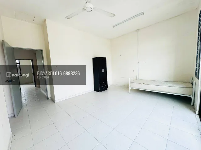 Tak Perlu Pening Lagi! Rumah Teres 5 Bilik di Bandar Baru Salak Tinggi Sepang, Laman Belakang Sangat Luas!