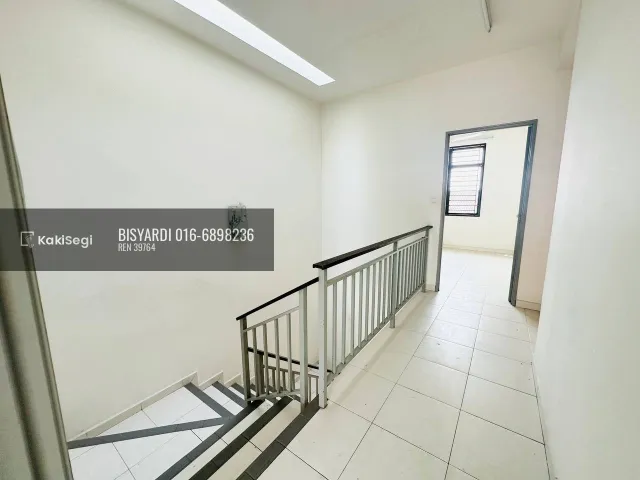 Tak Perlu Pening Lagi! Rumah Teres 5 Bilik di Bandar Baru Salak Tinggi Sepang, Laman Belakang Sangat Luas!