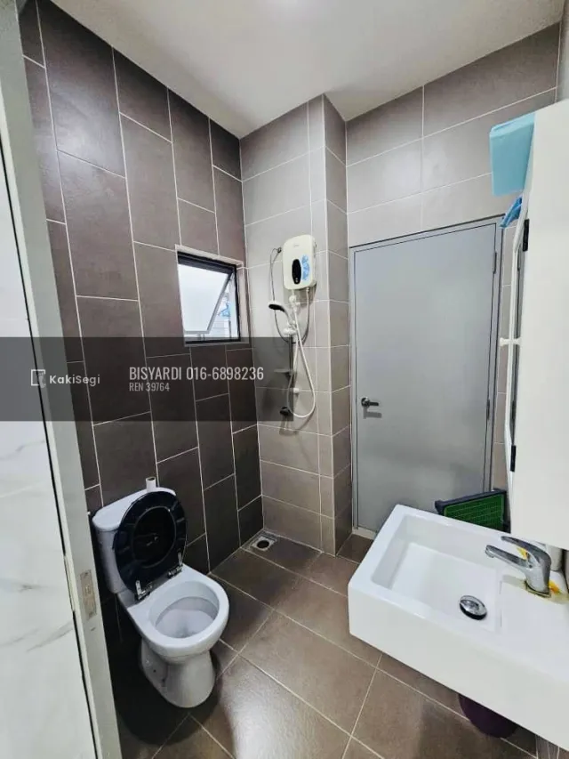 "Rasa Tenang Pindah Sini! Rumah Renovated & Fully Furnished Evira Kota Warisan Sepang – Freehold Dekat KLIA Bawah Market Value!"