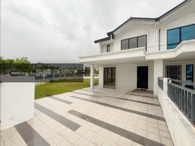Penat tengok anak terperap? Rumah endlot tanah 4,217 sqft tepi taman permainan untuk dilepaskan.