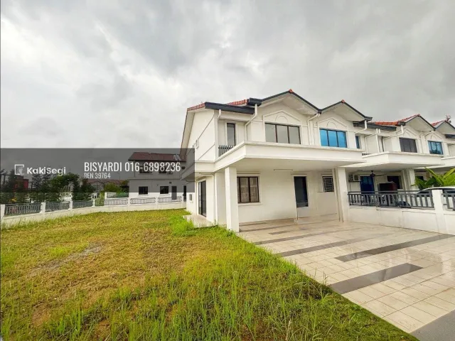 Penat tengok anak terperap? Rumah endlot tanah 4,217 sqft tepi taman permainan untuk dilepaskan.