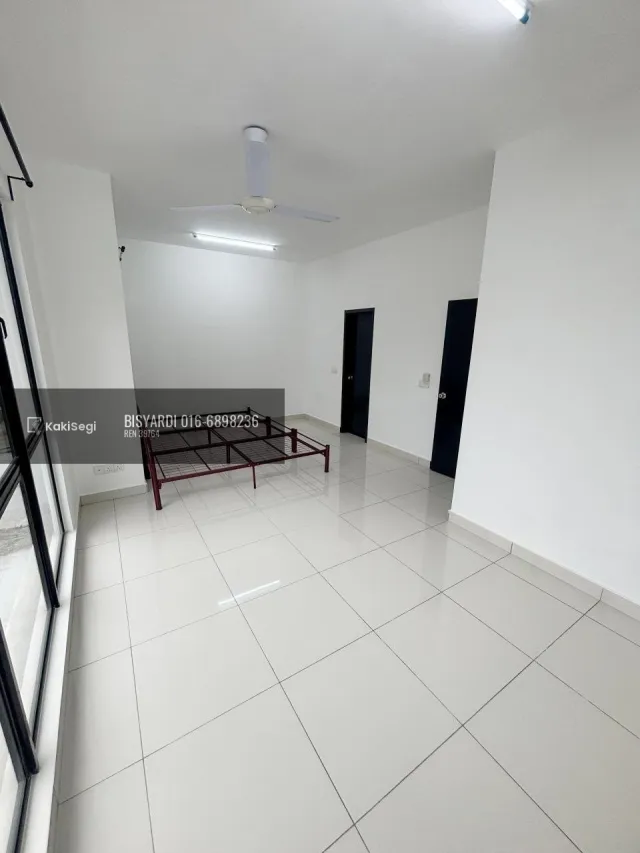 Penat tengok anak terperap? Rumah endlot tanah 4,217 sqft tepi taman permainan untuk dilepaskan.