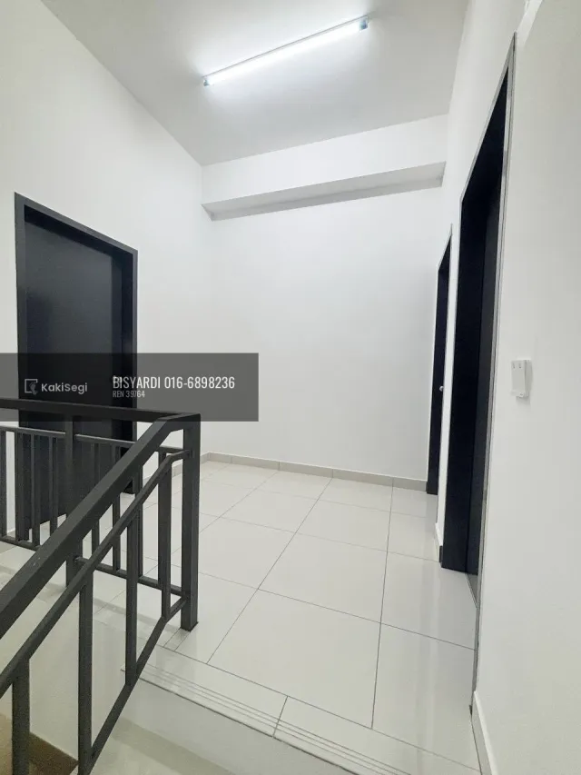 Penat tengok anak terperap? Rumah endlot tanah 4,217 sqft tepi taman permainan untuk dilepaskan.