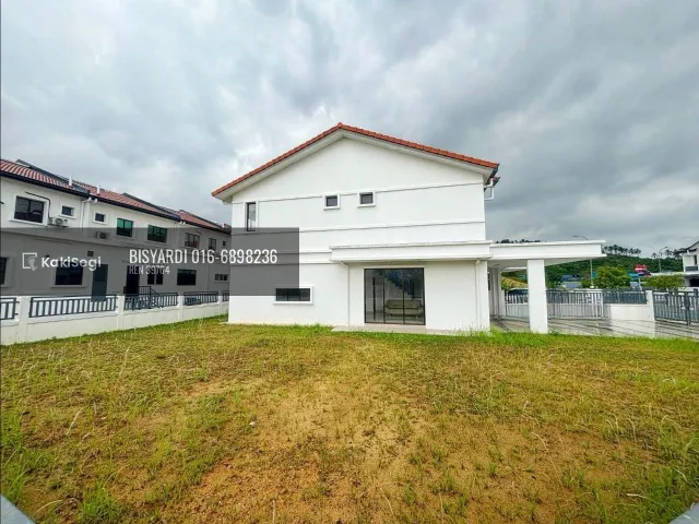 Penat tengok anak terperap? Rumah endlot tanah 4,217 sqft tepi taman permainan untuk dilepaskan.