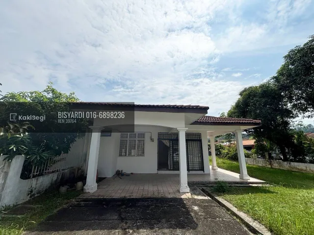 "Puas Hati Tengok Laman Luas Macam Ni! Semi-D Corner Lot Taman Seroja, Sepang – Lokasi Strategik Dekat Sekolah!"