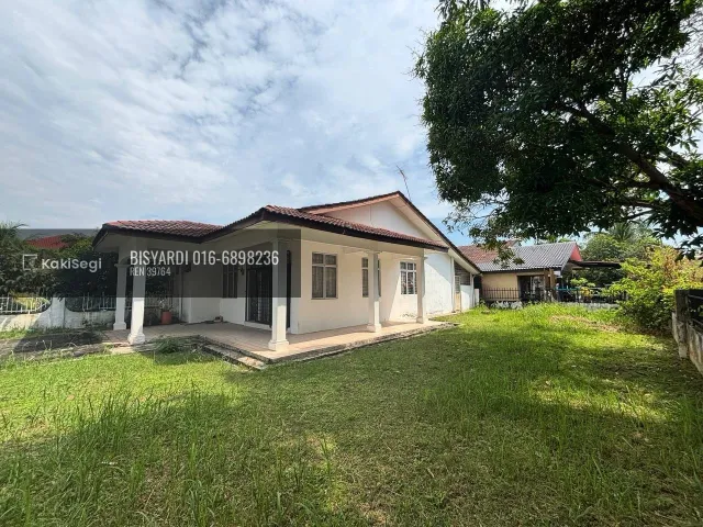 "Puas Hati Tengok Laman Luas Macam Ni! Semi-D Corner Lot Taman Seroja, Sepang – Lokasi Strategik Dekat Sekolah!"