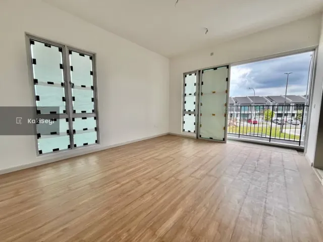 "[FOR SALE] Rumah Corner Lot Tanah Luas Serene Heights Semenyih — Facing Playground (Freehold)"