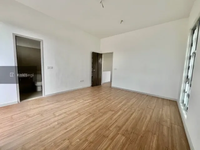 "[FOR SALE] Rumah Corner Lot Tanah Luas Serene Heights Semenyih — Facing Playground (Freehold)"