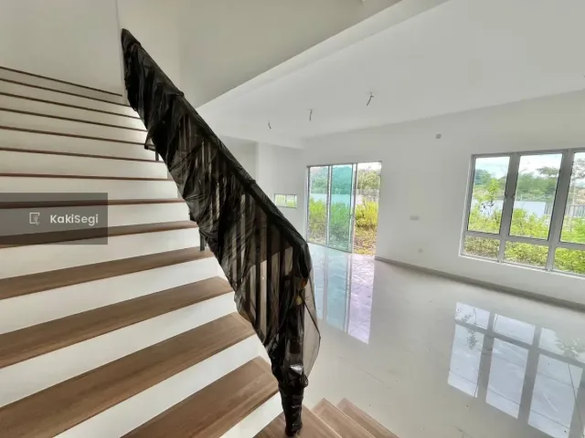 "[FOR SALE] Rumah Corner Lot Tanah Luas Serene Heights Semenyih — Facing Playground (Freehold)"