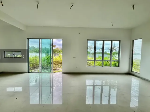 "[FOR SALE] Rumah Corner Lot Tanah Luas Serene Heights Semenyih — Facing Playground (Freehold)"