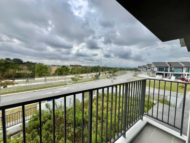 "[FOR SALE] Rumah Corner Lot Tanah Luas Serene Heights Semenyih — Facing Playground (Freehold)"