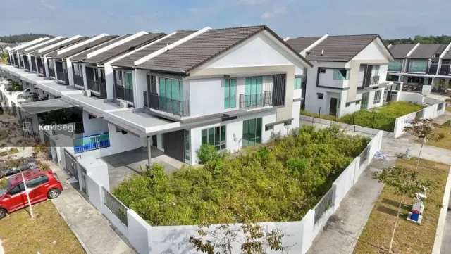 "[FOR SALE] Rumah Corner Lot Tanah Luas Serene Heights Semenyih — Facing Playground (Freehold)"